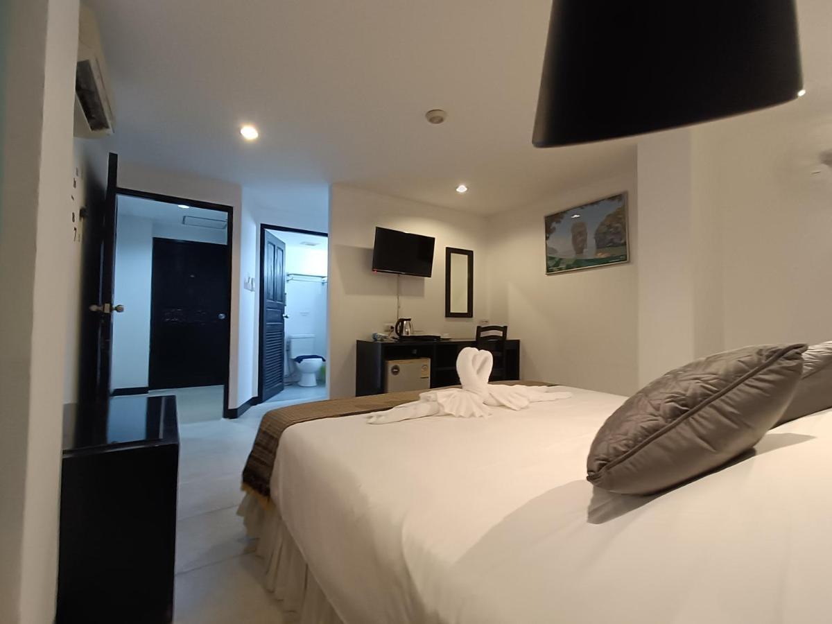 Noble House Patong Hotel Exterior foto