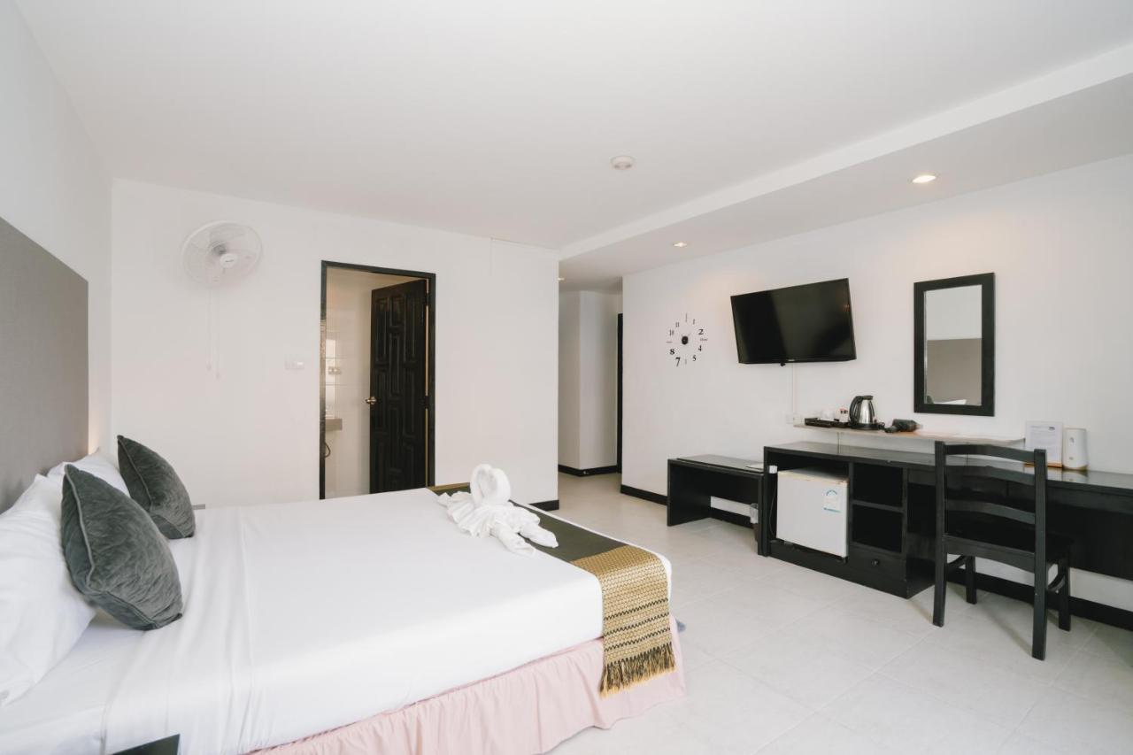Noble House Patong Hotel Exterior foto