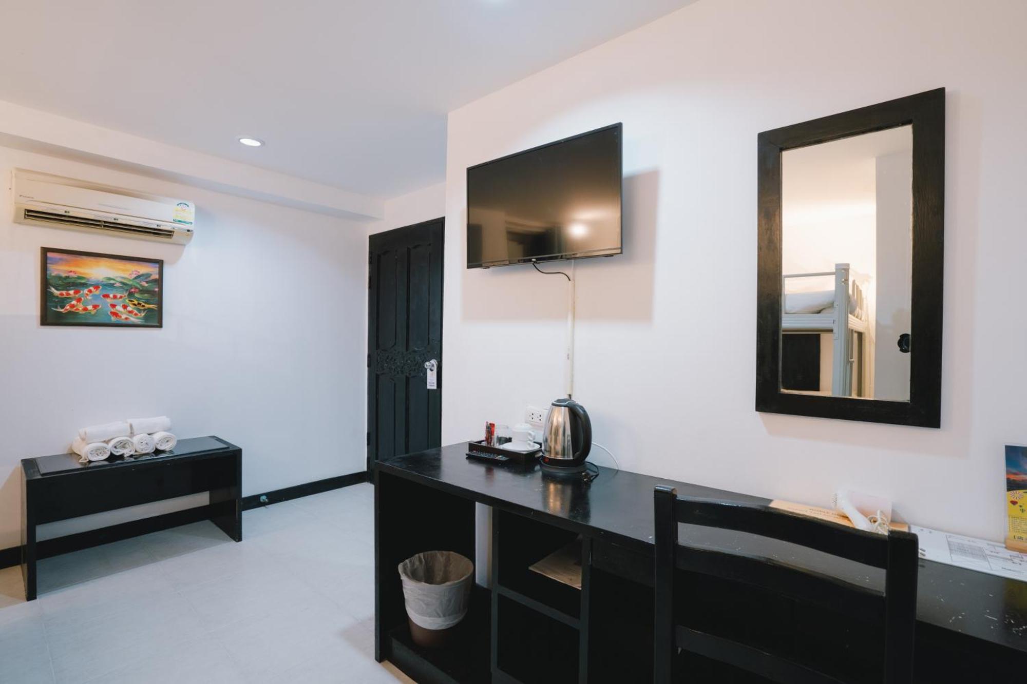 Noble House Patong Hotel Exterior foto