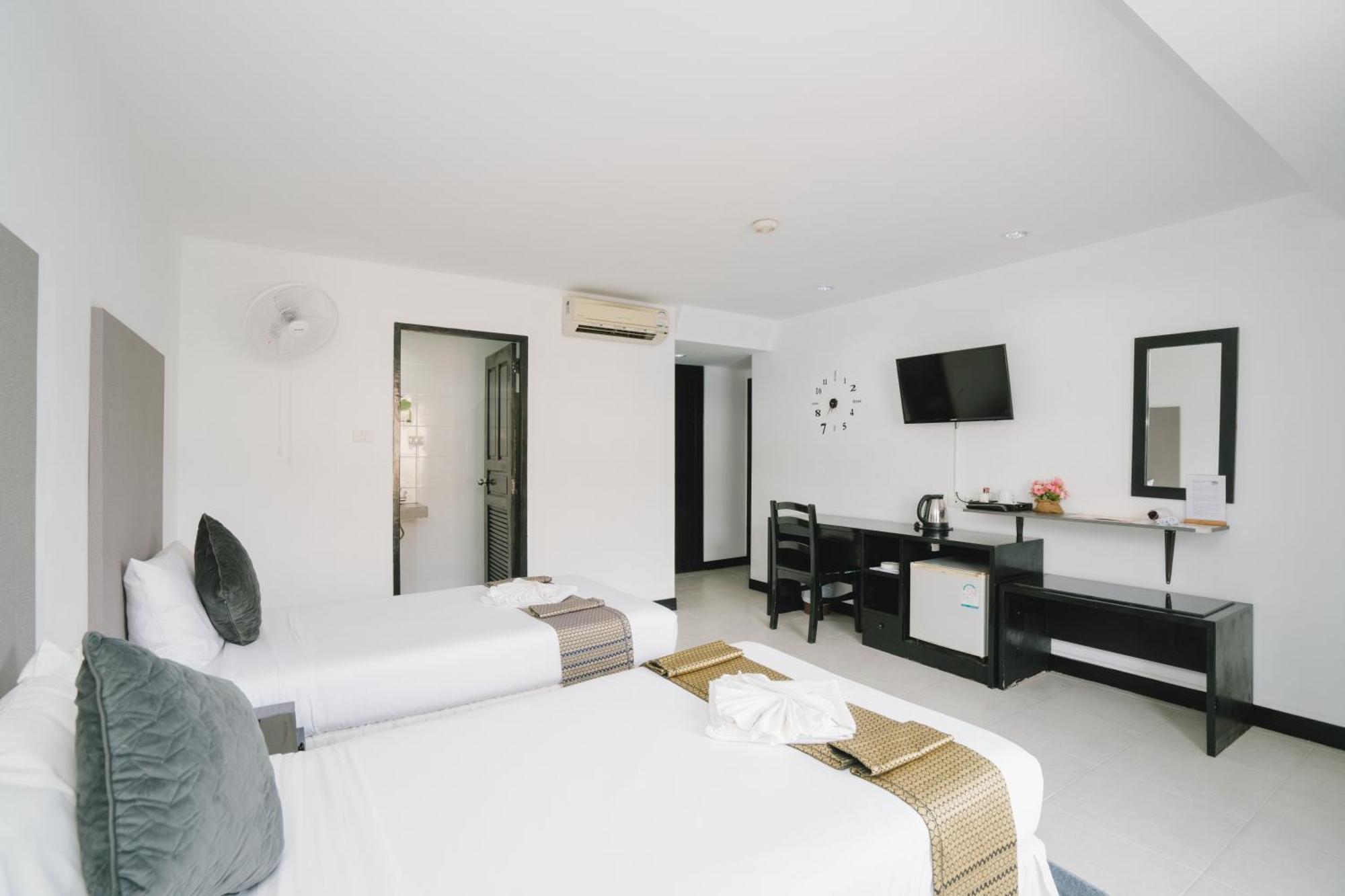 Noble House Patong Hotel Exterior foto