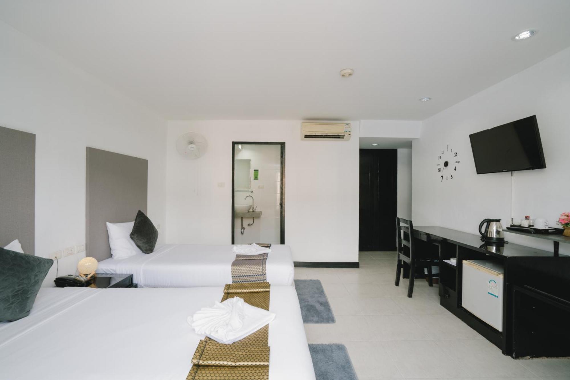 Noble House Patong Hotel Exterior foto